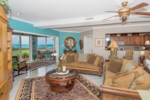 Fernseher, DVD-Player, Musikbibliothek, Videothek