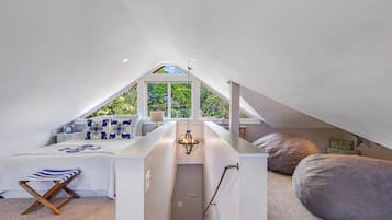 2 slaapkamers, verduisterende gordijnen, een strijkplank/strijkijzer