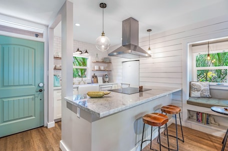 Fridge, microwave, oven, stovetop. New! The Aloha Cottage in Puamana, Maui Hawaii