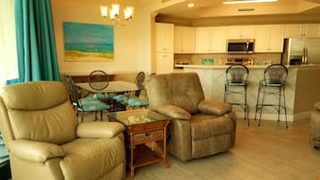 Smart-TV, DVD-spiller og bøker