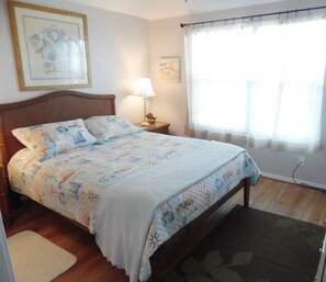 2 bedrooms, iron/ironing board, free WiFi, bed sheets - Redfish Qtrs! Awesome 2/2! Dog Friendly Fenced Yard! Walk to the Beach! (Port Aransas)
