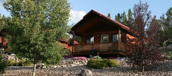 #4 - FISHERMAN CABIN – BEAUTIFUL PRIVATE SETTING, 6 MILES TO GLACIER PARK