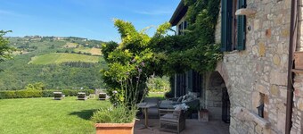 Superbe villa en pierre du 18ème siècle, vue imprenable, piscine, Wifi