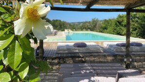 A poolside area with lounge chairs and a pergola. - Totally Private18th Century Stone Villa with 15mt heated Pool (Monte Castello di Vibio)