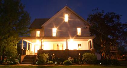 Le Colonial Premium Home Center of the Strip peut accueillir 20 personnes. Climatisation, Wifi, cĂąble, foyer