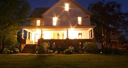 Stately Strip Home | Pets OK | Walk to Winery