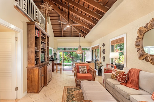 Private and spacious Princeville cottage