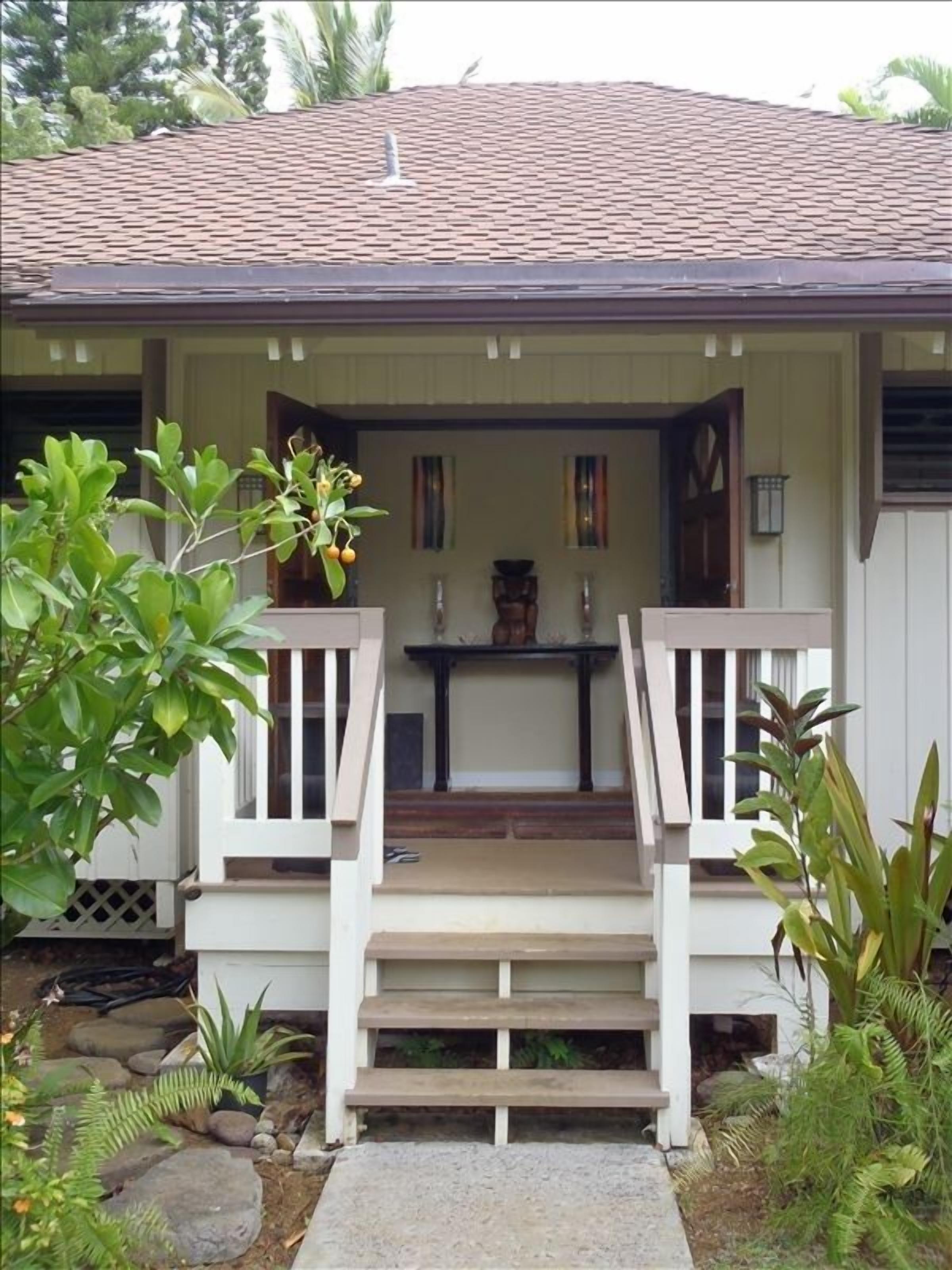 Private and beautifully decorated bungalow in Princeville