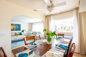 Dining - Luxury Pacific Beach Family Getaway Steps to Beach Jacuzzi Yard AC Garage BBQ (San Diego)