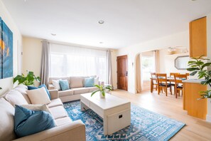 TV connectée, lecteur de DVD, livres, vidéothÚque