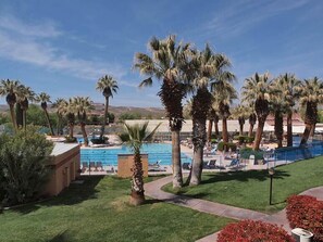 Piscine couverte, piscine extérieure