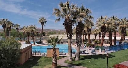 INMACULADO COMPLETAMENTE ACTUALIZADO-MUEBLES NUEVOS * Duerme 16 en camas, bañera de hidromasaje privada