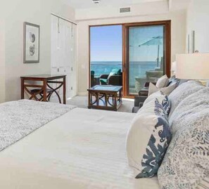 3 habitaciones, escritorio y tabla de planchar con plancha 