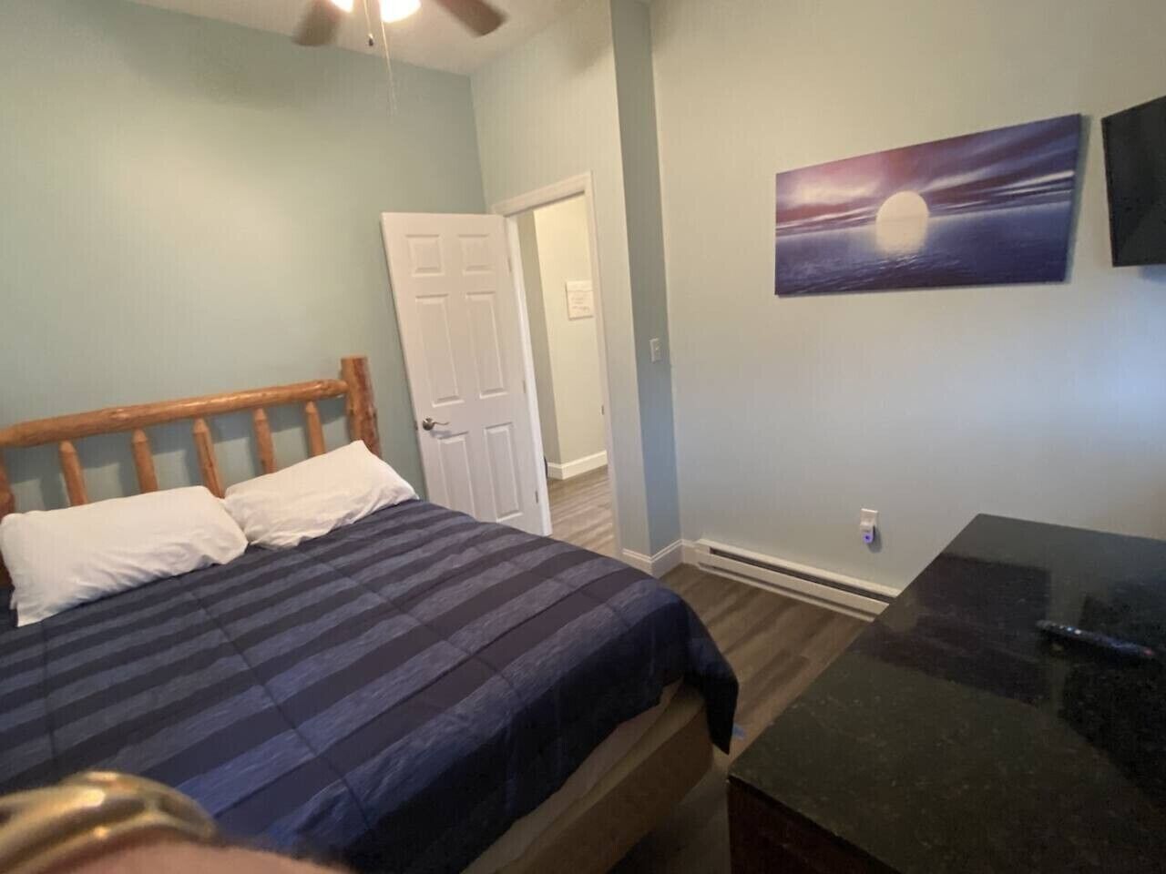 Free WiFi, bed sheets