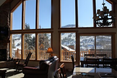 5-Star Home; Unmatched View of Slopes, Rent for 7 Nights -- 10% discount
