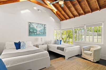 DIAMOND GREAT VILLA FOR LARGE GROUPS IN THE HEART OF SOUTH BEACH!