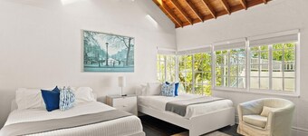 DIAMOND GREAT VILLA FOR LARGE GROUPS IN THE HEART OF SOUTH BEACH!