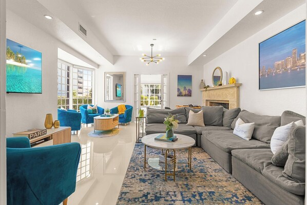 Smart TV, fireplace, DVD player