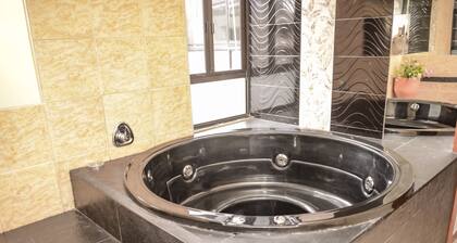 Roofdeck PH 3 chambres, climatisation, bain Ă remous, 3 blocs pour garer Lleras