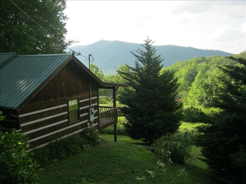 COME ENJOY THE SERENITY & MOUNTAIN BEAUTY!