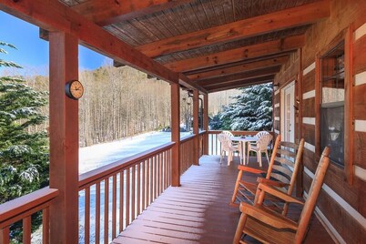 SPARROWS NEST!  COME ENJOY THE SERENITY & MOUNTAIN BEAUTY!