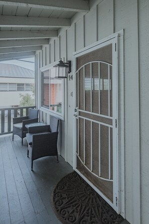 Terrace/patio - Light and bright beach retreat (Carlsbad)