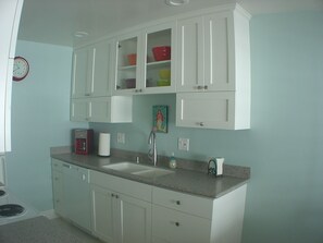 冰箱、微波炉、烤箱、炉灶