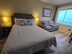 1 bedroom, free WiFi, bed sheets - Sea Gypsy Condo Front Row Seat to Sunsets, Beach, Summer Fun
Swimming pool, BBQ  (Lincoln City)