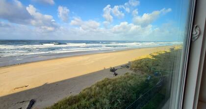 Sea Gypsy Condo Front Row Seat to Sunsets, Beach, Summer Fun
Swimming pool, BBQ