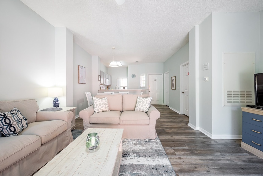 ¡Actualizado! Casa De 3 Dormitorios Cerca De Disney. Comunidad Cerrada Con Patio Privado. - Kissimmee, FL