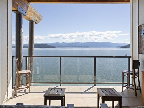 Top Floor Condo, Great Views- Seasons at Sandpoint