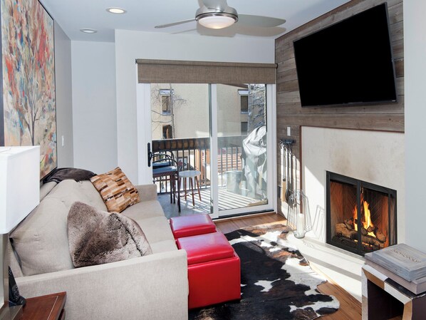 Télévision, cheminée