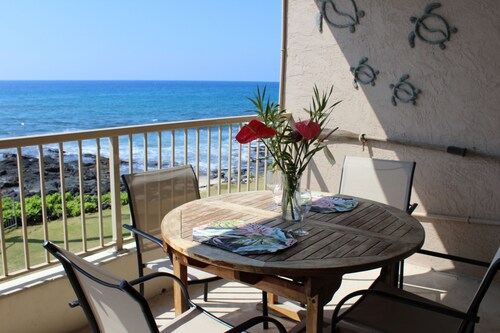 Ocean Front 2 BR Condo-ocean views from every room. 2nd floor Kona Reef "A" bldg