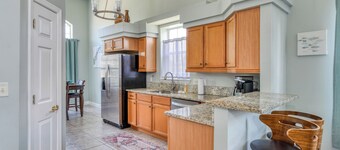 Blue Dolphin- Heated Private Pool, Beautiful Home, Close to Beach & Intracoastal