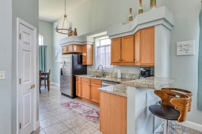 Blue Dolphin- Heated Private Pool, Beautiful Home, Close to Beach & Intracoastal