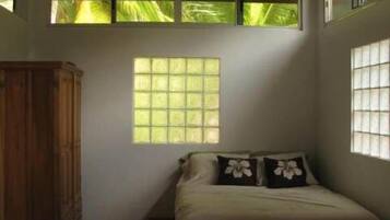 3 bedrooms, in-room safe, WiFi, bed sheets