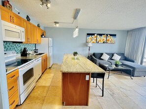 Fridge, microwave, oven, stovetop - Fully Remodelled View Condo with Free Parking, Pool, Hottub, Sauna, Tennis Court (Honolulu)