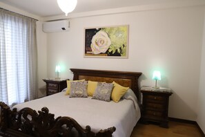 2 bedrooms, desk, iron/ironing board, travel cot - Elegant apartment overlooking Piazza delle Erbe & Palazzo della Ragione (Padova)