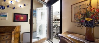 Elegant apartment overlooking Piazza delle Erbe & Palazzo della Ragione