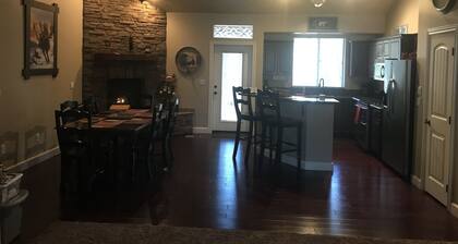 Beautiful Custom Home in the Pinetop Country Club Area with free Wi-Fi