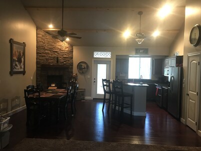 Beautiful Custom Home in the Pinetop Country Club Area with free Wi-Fi