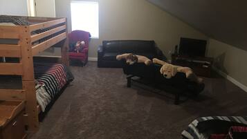 4 bedrooms, WiFi, bed sheets