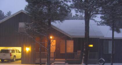 Beautiful Custom Home in the Pinetop Country Club Area with free Wi-Fi