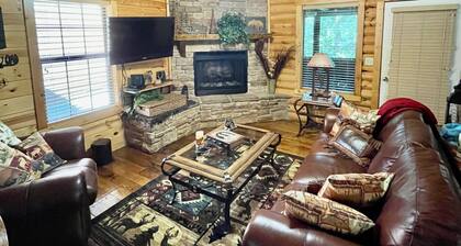 * Luxus Blockhaus * Kamin * Jacuzzi * WIFI * Kabel * Veranda * Pools * Workout * Parkplatz / Zwei *