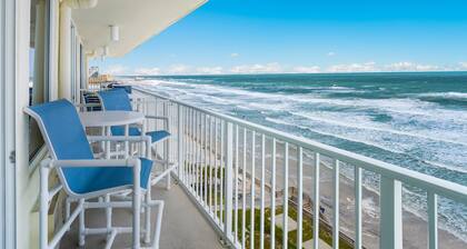 Spectacular views, direct oceanfront, separate bedroom !