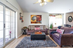 TV, video games, DVD player, ping pong - Cozy Retreat with Outdoor Pools & Golf Views at Holiday Hills Resort (Branson)