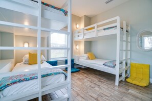 6 habitaciones, escritorio, tabla de planchar con plancha y wifi gratis 