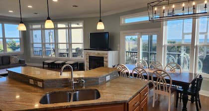 Hermosa ubicación frente al golfo !! Piscina privada, paseo marítimo, sillas de playa y más.