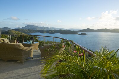 COUPLES RETREAT, HUGE OCEAN VIEWS, FREE KAYAKS & PADDLE BOARDS