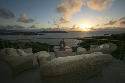 COUPLES RETREAT, HUGE OCEAN VIEWS, FREE KAYAKS & PADDLE BOARDS